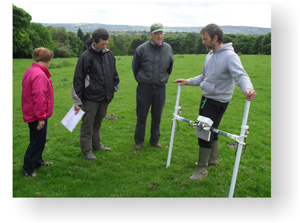 Karl Taylor of ARS Ltd instructing volunteers in geophysics.